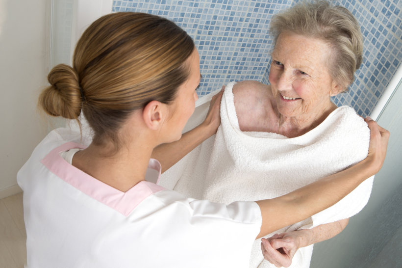 effective-techniques-for-safe-senior-bathing-assistance